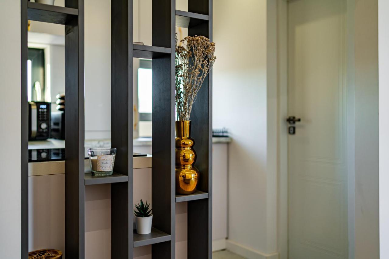 Ferienwohnung Golden View - Breathtaking Location In Bukarest Exterior foto