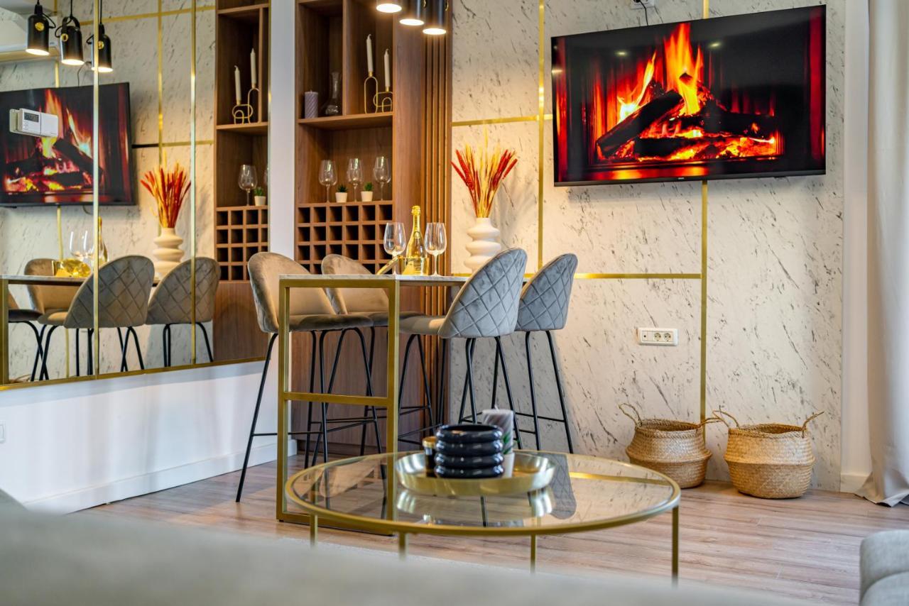 Ferienwohnung Golden View - Breathtaking Location In Bukarest Exterior foto