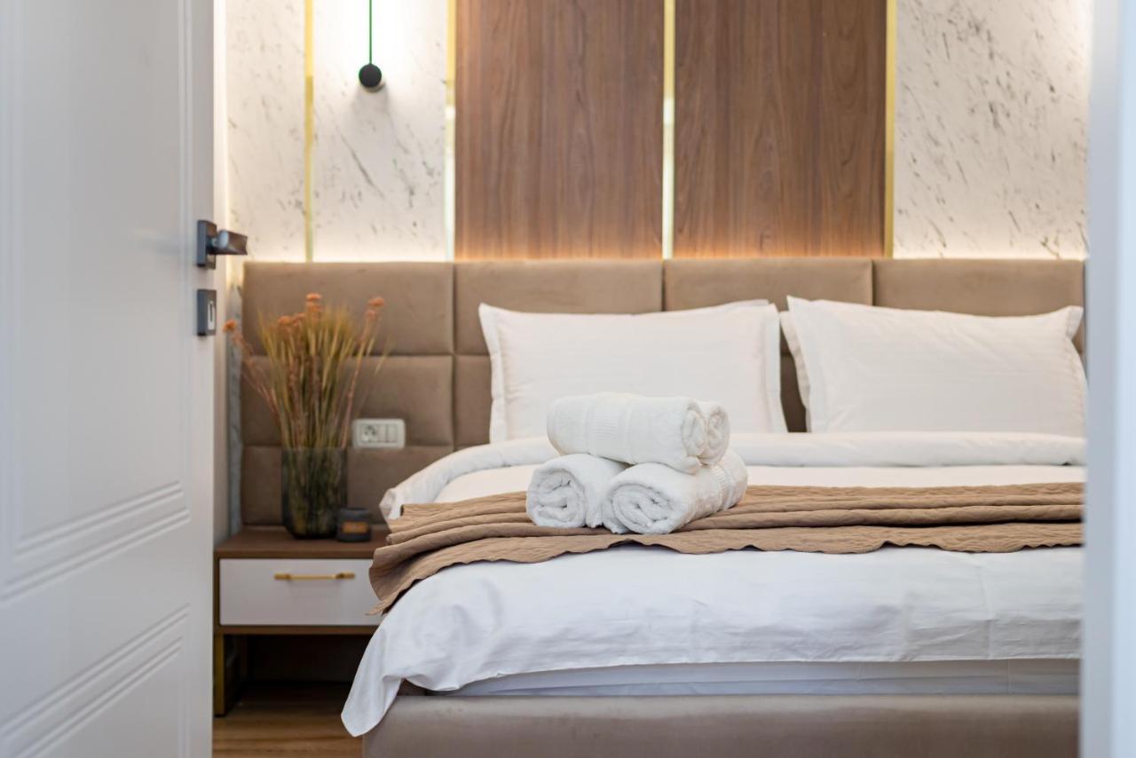 Ferienwohnung Golden View - Breathtaking Location In Bukarest Exterior foto