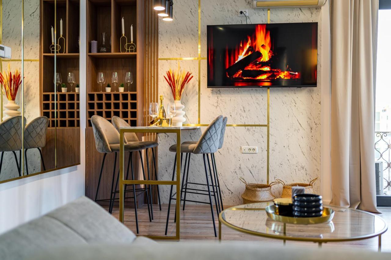 Ferienwohnung Golden View - Breathtaking Location In Bukarest Exterior foto