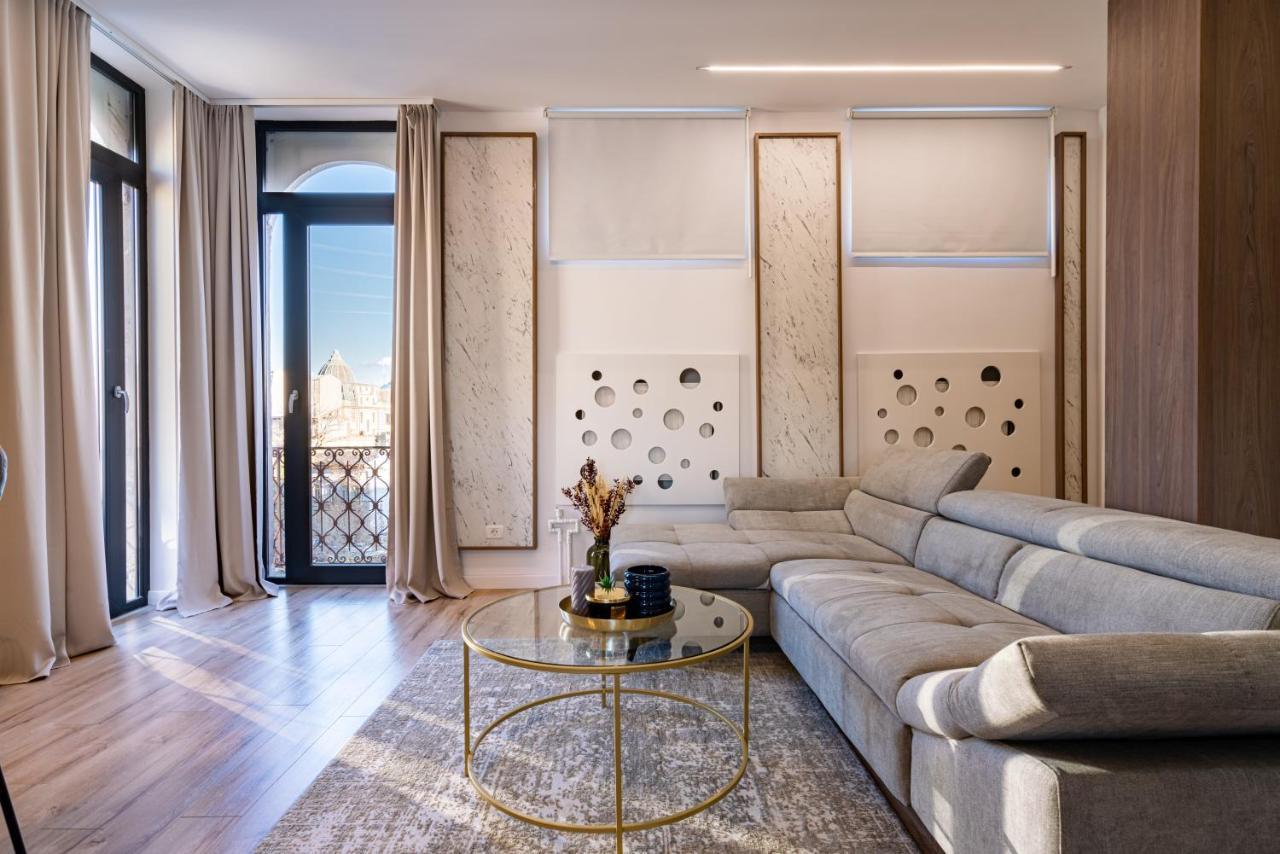 Ferienwohnung Golden View - Breathtaking Location In Bukarest Exterior foto