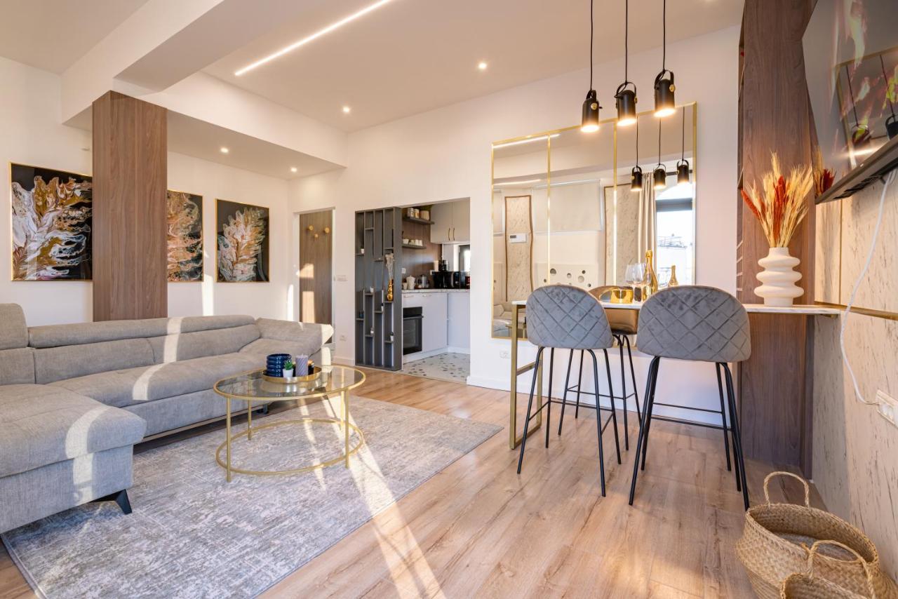 Ferienwohnung Golden View - Breathtaking Location In Bukarest Exterior foto