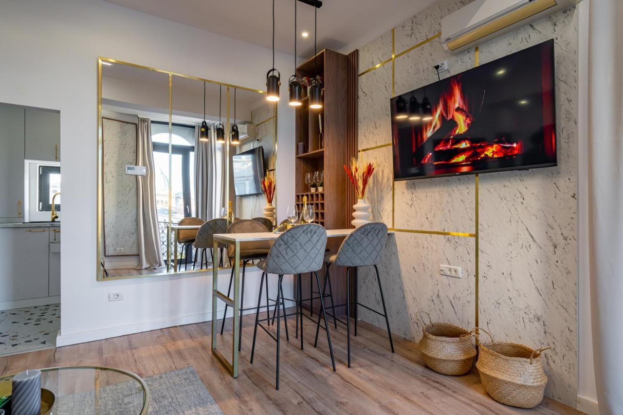 Ferienwohnung Golden View - Breathtaking Location In Bukarest Exterior foto