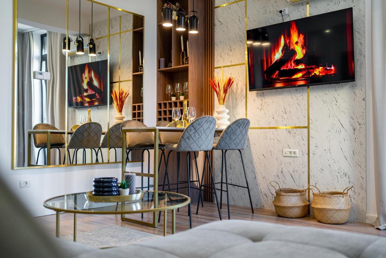 Ferienwohnung Golden View - Breathtaking Location In Bukarest Exterior foto